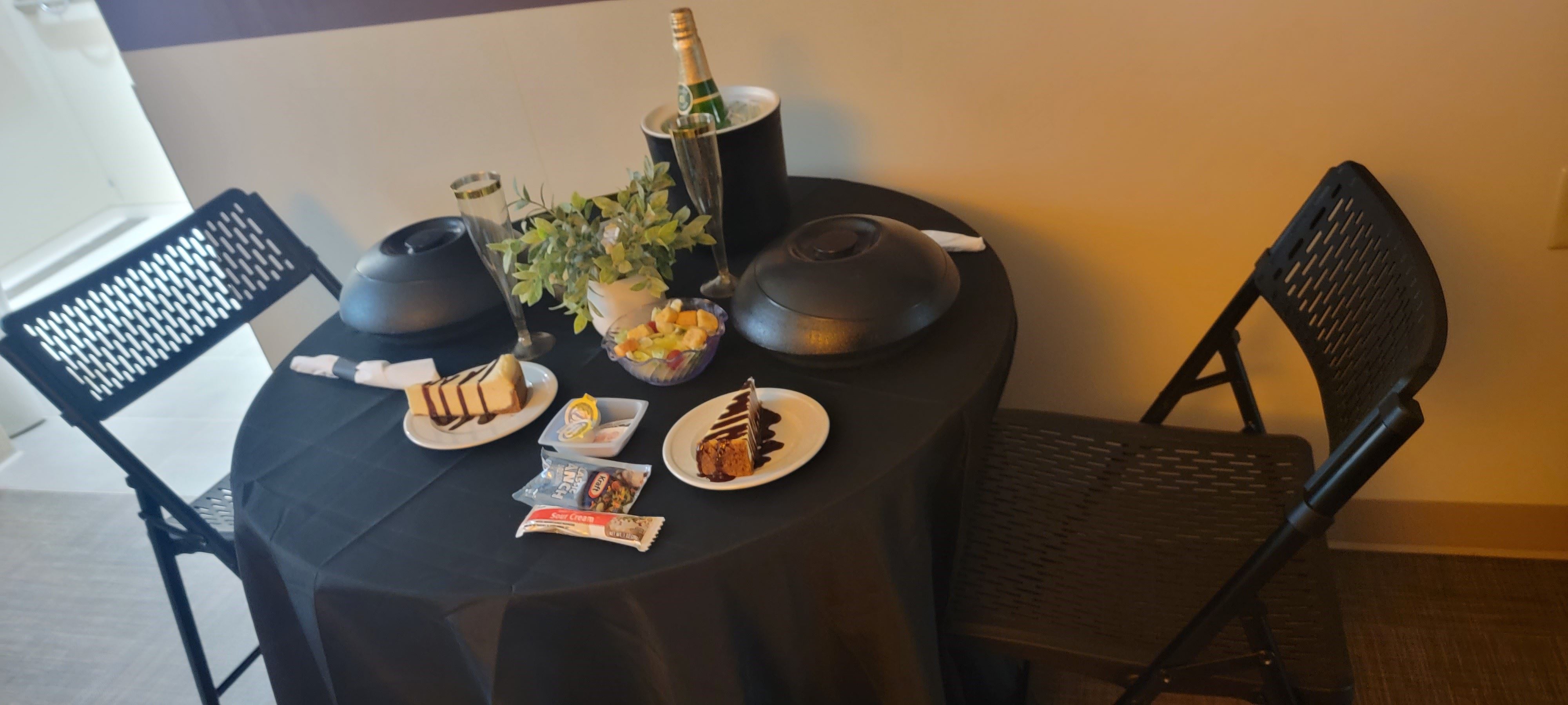 Cheesecake and champagne